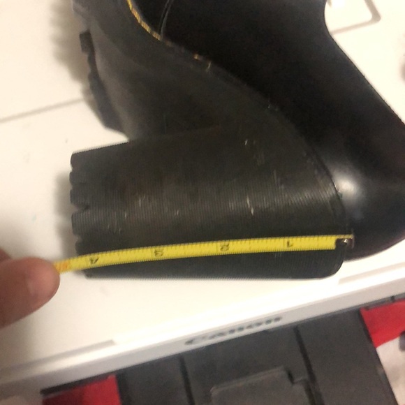 😻 Dr. Martens Cordelia size 8 women’s slip on heel leather shoes 😻 - Picture 6 of 10